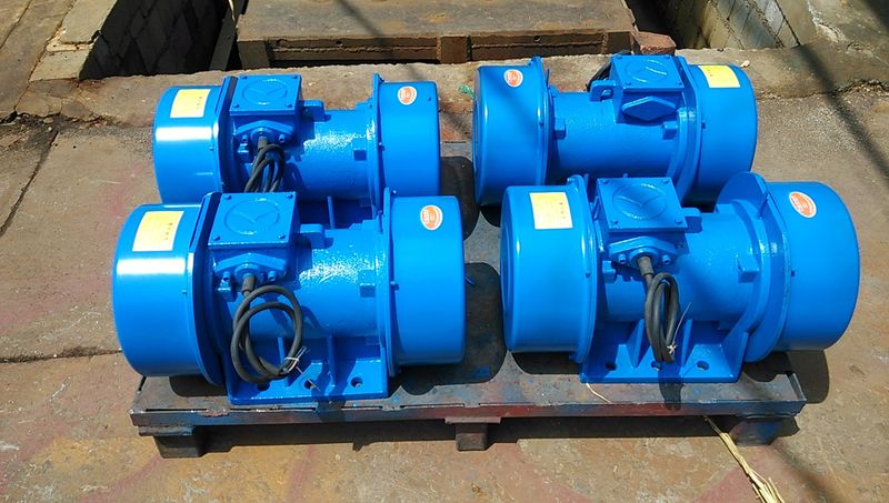 關于不同廠家振動電機同步協調問題？